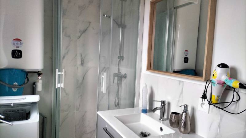 maison avec appartements et chambres