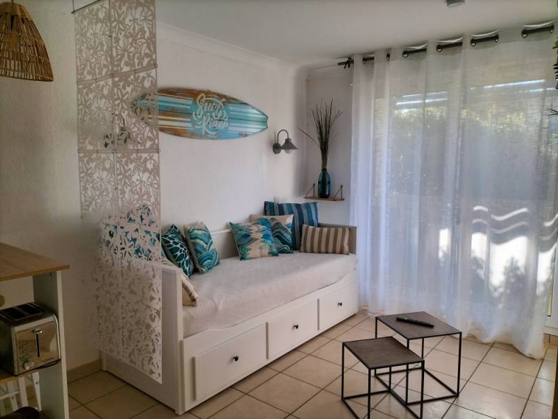 Agréable appartement à louer en rez-de-chaussée dans résidence avec piscine à Lacanau-Océan