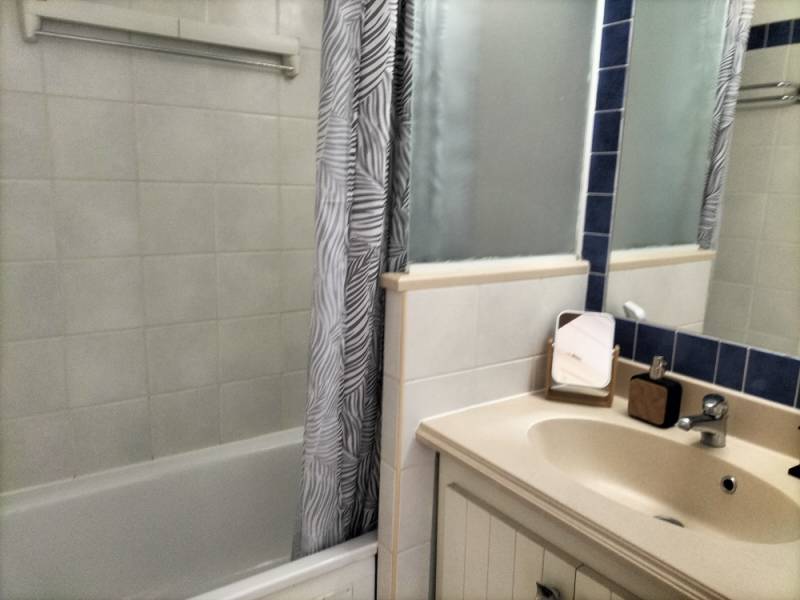 A louer dans résidence sécurisée avec ascenseur et piscine appartement pour 4 personnes à Lacanau