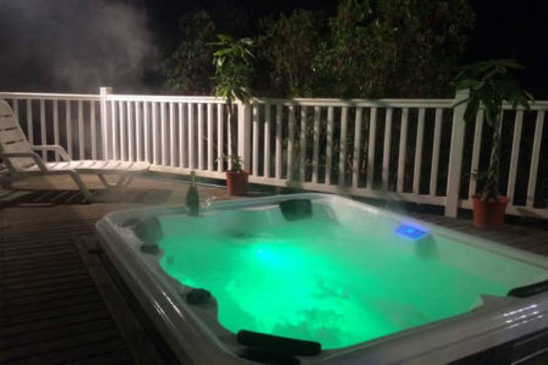 Terrasse avec jacuzzi
