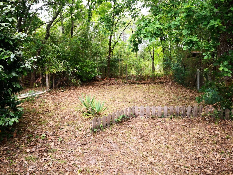 Jardin arboré et clôturé