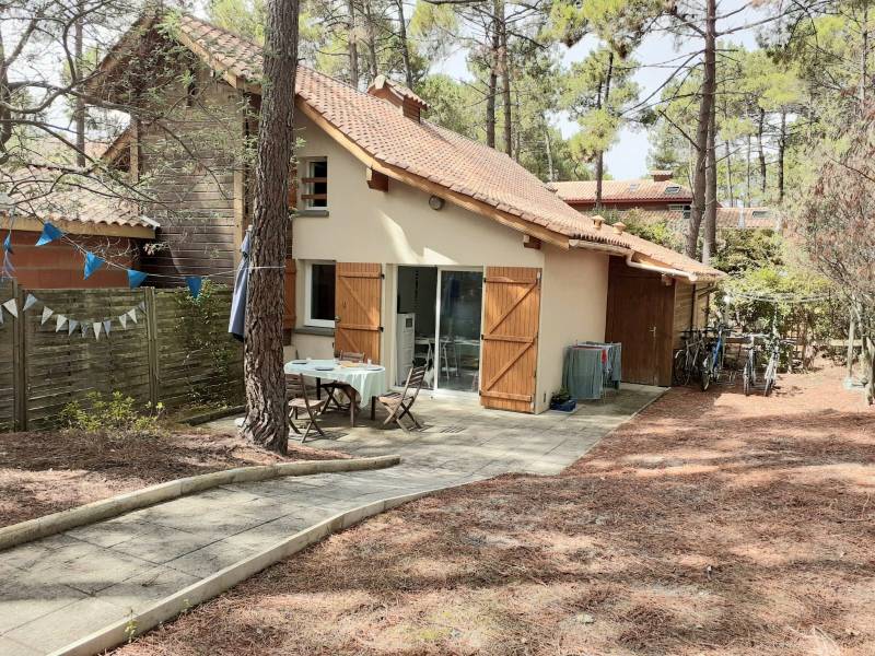 Agréable pavillon mitoyen à louer de type 2 Mezzanine dans la pinède à Lacanau-Océan