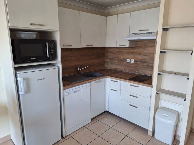 A louer à Lacanau-Océan dans le quartier Sud un appartement de type 3 dans résidence avec piscine et place de parking privative