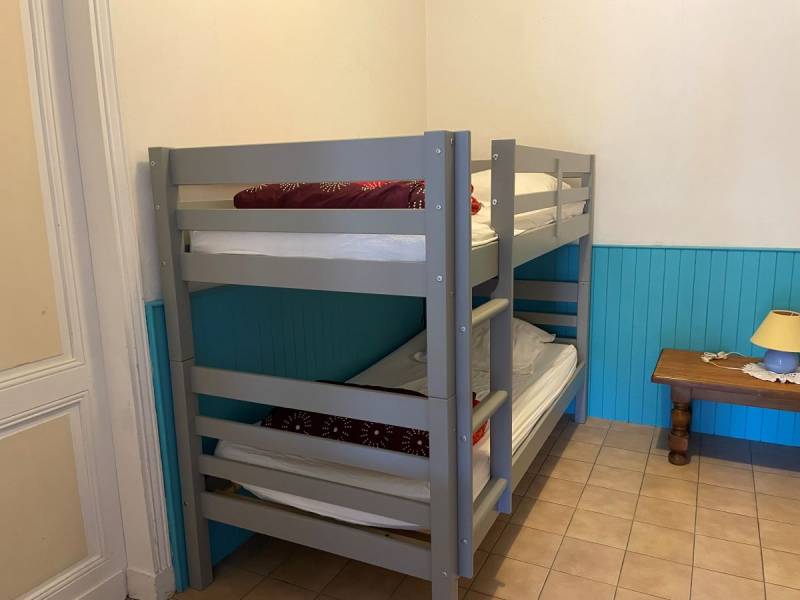 A Lacanau-Océan maison mitoyenne à louer avec possibilité de rentrer un véhicule.