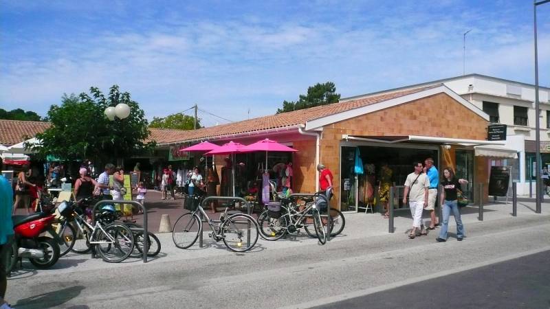 rue commerçante de Maubuisson