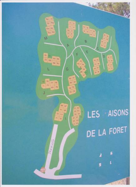 Pavillon mitoyen situé dans la pinède