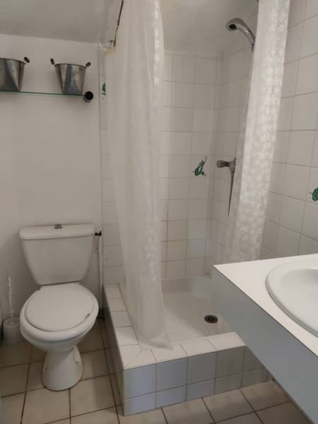 Salle d'eau avec wc