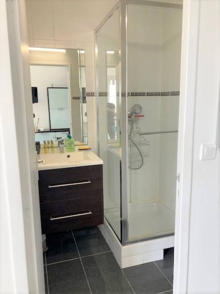 Agréable appartement avec garage en sous-sol pour petit véhicule