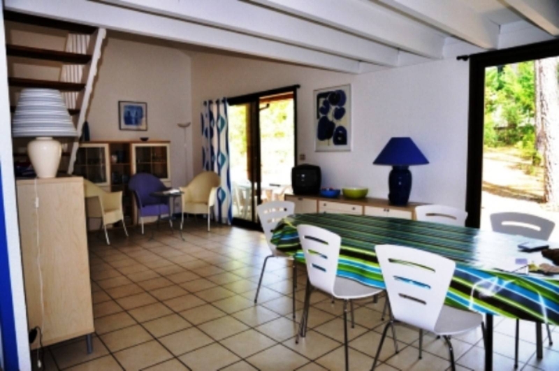 Salle à manger et coin séjour