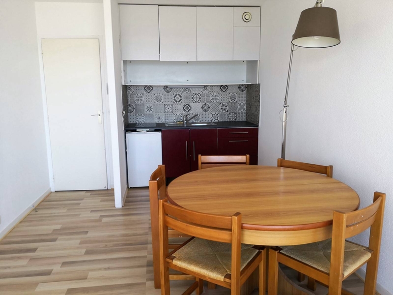 Séjour avec coin cuisine