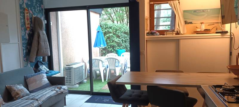 A louer agréable pavillon mitoyen de type Cabines et Mezzanine dans la pinède à Lacanau-Océan