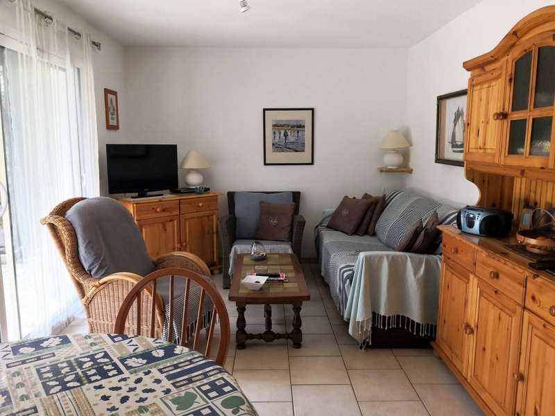 Pavillon mitoyen avec 3 chambres à louer dans une résidence avec place de parking aérienne à Lacanau