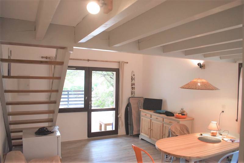 A louer joli pavillon avec une chambre et mezzanine dans une résidence proche de la piste cyclable à Lacanau-Océan
