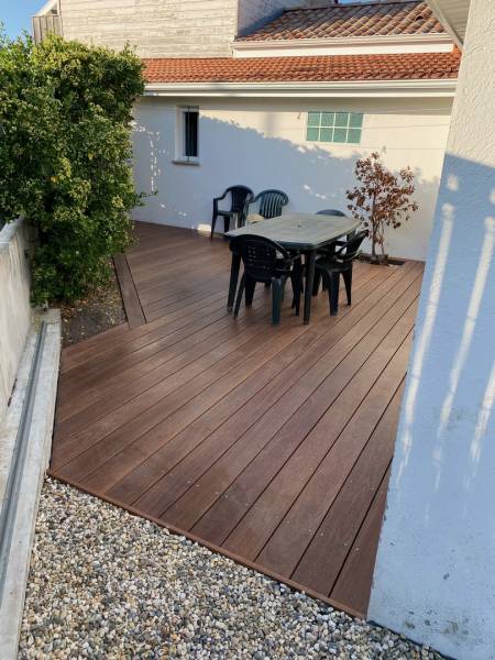 A louer agréable maison avec terrasse bois idéalement située à Lacanau-Océan