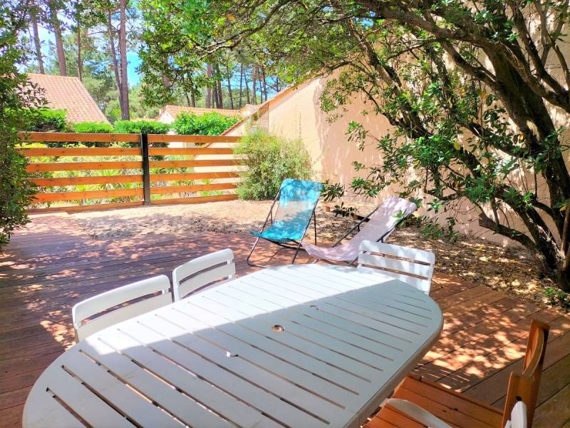 Joli pavillon avec terrasse et jardinet clôturé à louer à Lacanau-Océan