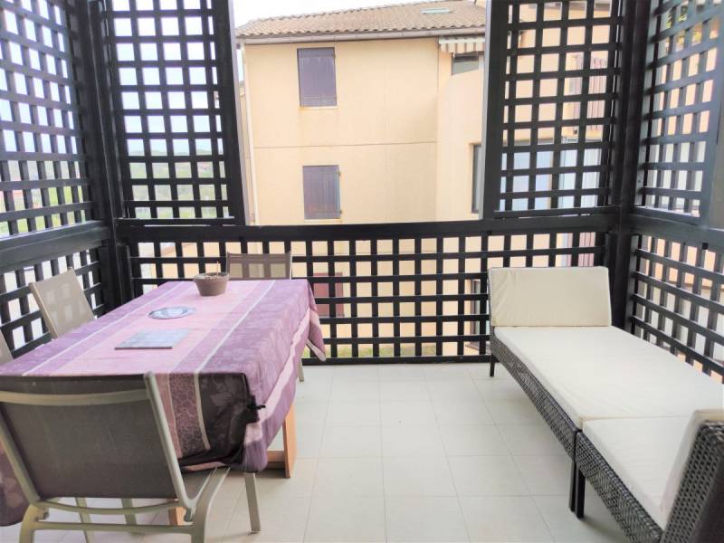 Dans le quartier Sud de Lacanau à louer très beau studio au premier étage sans ascenseur 