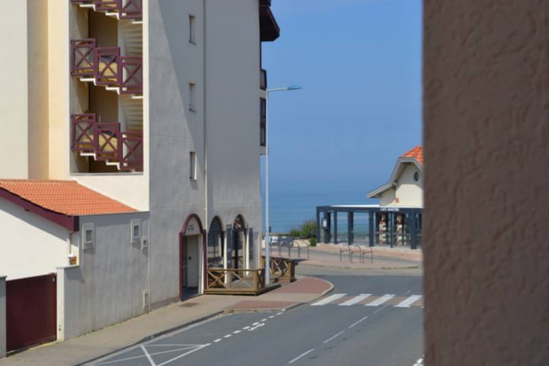 Vue latérale sur l'Océan depuis le balcon